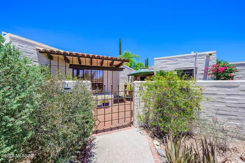 2600 E Skyline Dr #21, Tucson, AZ 85718