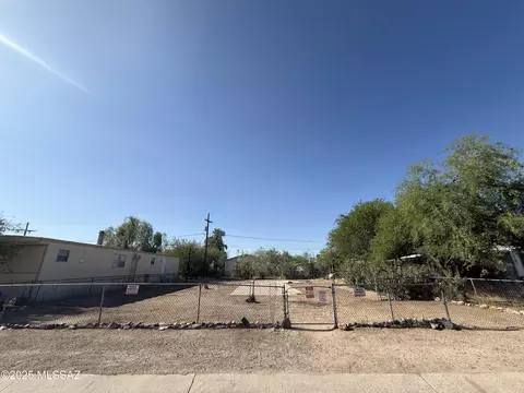 2850 W Carnauba St #102, Tucson, AZ 85705