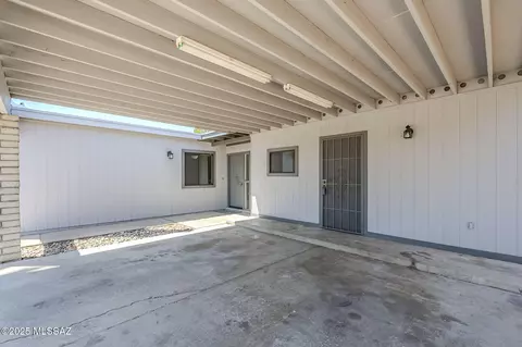 9415 E Simon Pl, Tucson, AZ 85710 photo 4