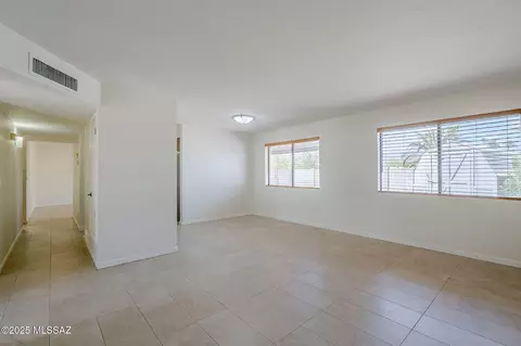 9415 E Simon Pl, Tucson, AZ 85710 photo 6