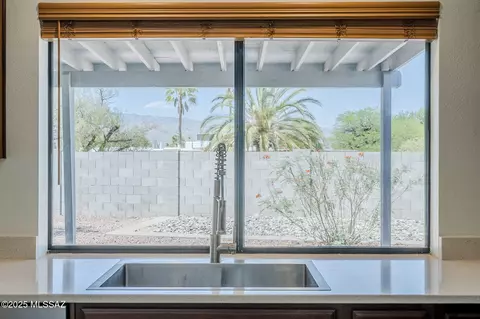 9415 E Simon Pl, Tucson, AZ 85710 photo 12