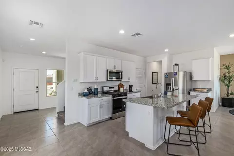 Kitchen - 12181 E Morris Carson Dr, Vail, AZ 85641 photo 3 of 4