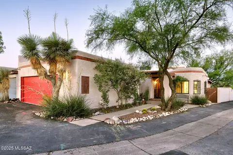 2827 E Weymouth Cir, Tucson, AZ 85716