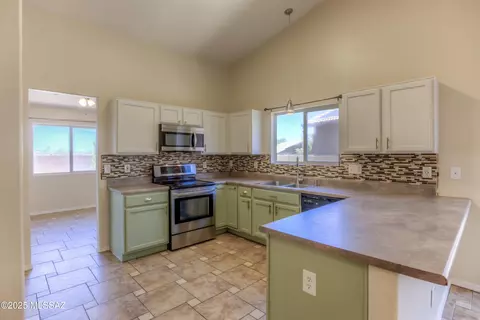 Kitchen - 9620 E Paseo San Bernardo, Tucson, AZ 85747 photo 2 of 5