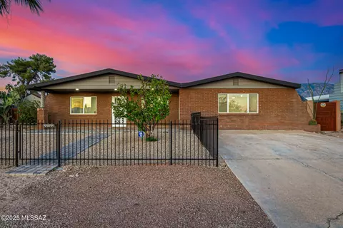 15932 N Twin Lakes Dr, Tucson, AZ 85739