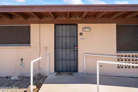 1533 W Roger Rd, Tucson, AZ 85705
