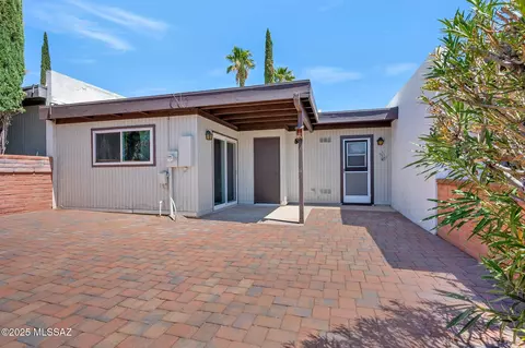 411 W Circulo Del Paladin, Green Valley, AZ 85614