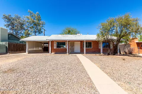 2861 N N Cloverland Ave, Tucson, AZ 85712
