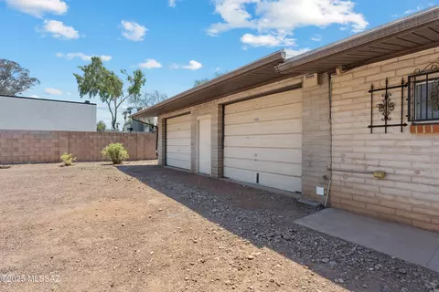 Exterior - 402 E Jacinto St, Tucson, AZ 85705 photo 8 of 8