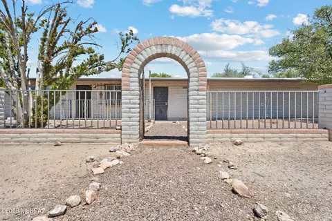 Exterior - 402 E Jacinto St, Tucson, AZ 85705 photo 1 of 8