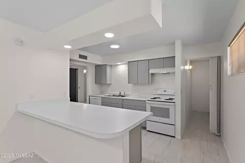 Kitchen - 402 E Jacinto St, Tucson, AZ 85705 photo 2 of 3