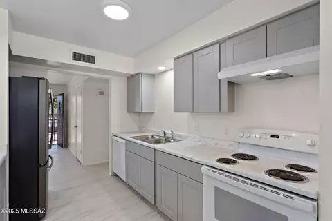 Kitchen - 402 E Jacinto St, Tucson, AZ 85705 photo 1 of 3