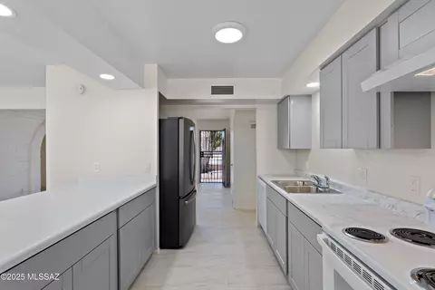 Kitchen - 402 E Jacinto St, Tucson, AZ 85705 photo 3 of 3