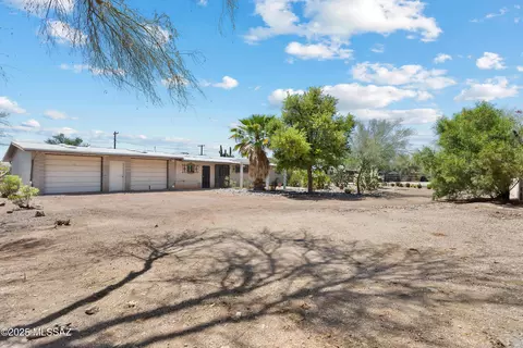 Exterior - 402 E Jacinto St, Tucson, AZ 85705 photo 6 of 8