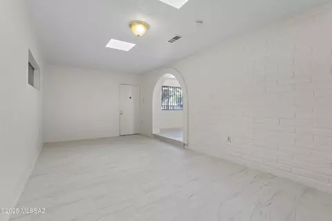 Living - 402 E Jacinto St, Tucson, AZ 85705 photo 4 of 4