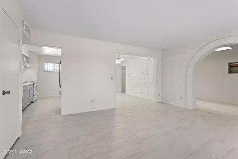 Living - 402 E Jacinto St, Tucson, AZ 85705 photo 1 of 4