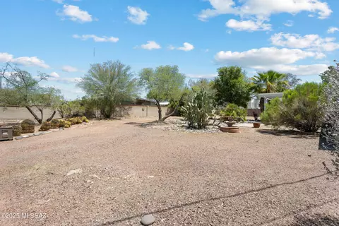 Exterior - 402 E Jacinto St, Tucson, AZ 85705 photo 7 of 8