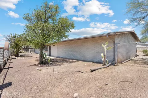 Exterior - 402 E Jacinto St, Tucson, AZ 85705 photo 2 of 8