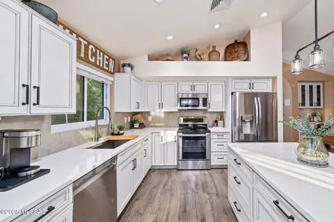 1622 W Sunridge Dr, Tucson, AZ 85704