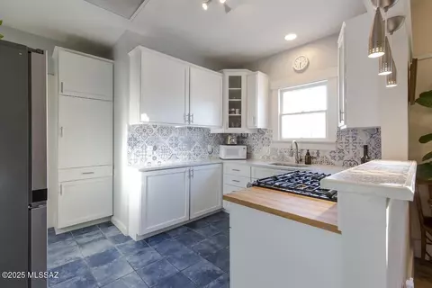 Kitchen - 16 E 15th St, Tucson, AZ 85701 photo 1 of 4