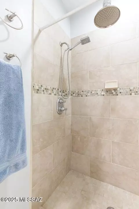 Bath - 16 E 15th St, Tucson, AZ 85701 photo 2 of 5