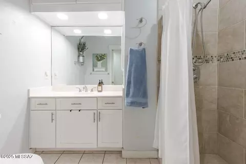 Bath - 16 E 15th St, Tucson, AZ 85701 photo 1 of 5