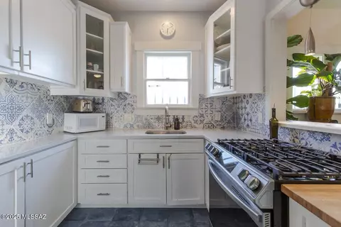 Kitchen - 16 E 15th St, Tucson, AZ 85701 photo 2 of 4