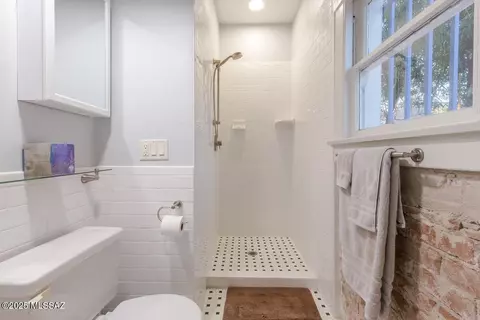 Bath - 16 E 15th St, Tucson, AZ 85701 photo 4 of 5