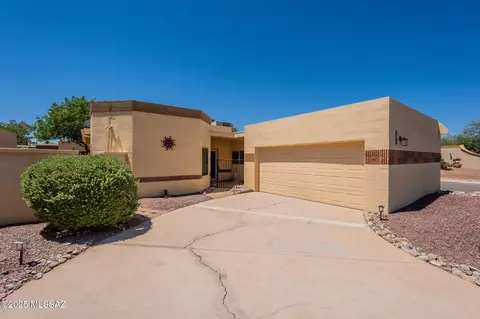 8920 E Seneca St, Tucson, AZ 85715