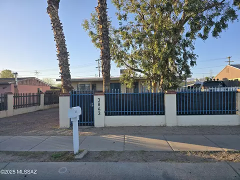 3843 E 32nd St, Tucson, AZ 85713