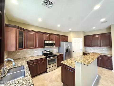 Kitchen - 7168 E Bloomtree Ln, Tucson, AZ 85756 photo 2 of 4