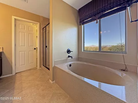 Bath - 7168 E Bloomtree Ln, Tucson, AZ 85756 photo 2 of 5