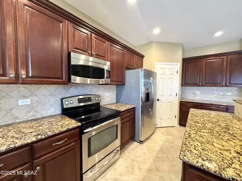 Kitchen - 7168 E Bloomtree Ln, Tucson, AZ 85756 photo 3 of 4
