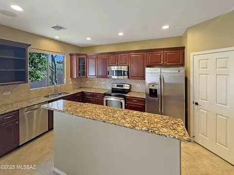 Kitchen - 7168 E Bloomtree Ln, Tucson, AZ 85756 photo 4 of 4