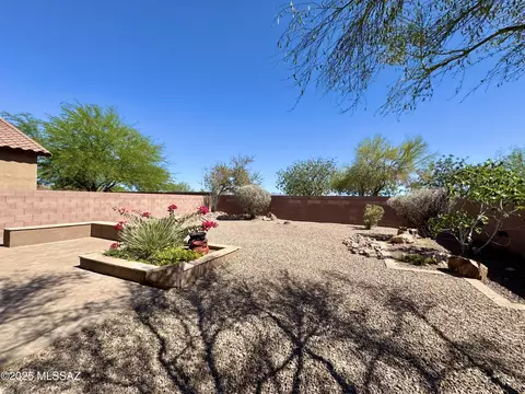 Exterior - 7168 E Bloomtree Ln, Tucson, AZ 85756 photo 4 of 8