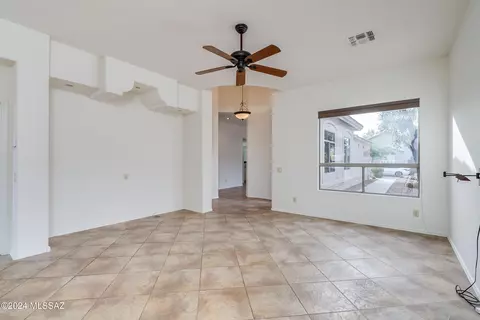Living - 63572 E Holiday Dr, Saddlebrooke, AZ 85739 photo 2 of 4