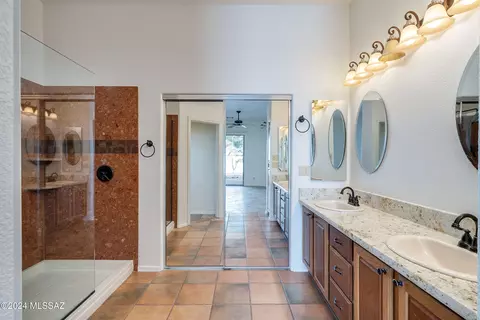 Bath - 63572 E Holiday Dr, Saddlebrooke, AZ 85739 photo 1 of 4