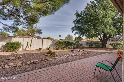 Exterior - 63572 E Holiday Dr, Saddlebrooke, AZ 85739 photo 3 of 5