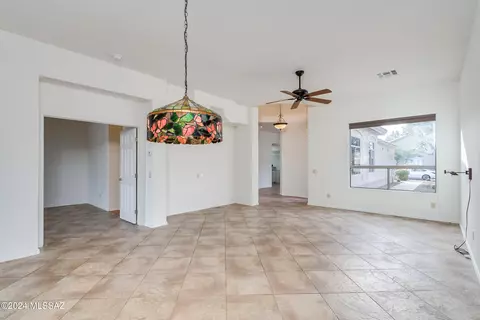 Living - 63572 E Holiday Dr, Saddlebrooke, AZ 85739 photo 3 of 4
