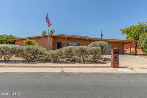 8270 E Vicksburg St, Tucson, AZ 85710