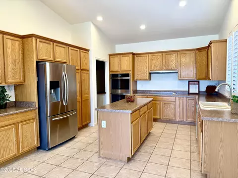 Kitchen - 63243 E Mountain Wood Dr, Tucson, AZ 85739 photo 1 of 5