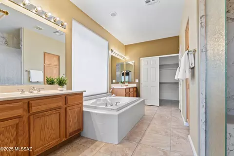 Bath - 63243 E Mountain Wood Dr, Tucson, AZ 85739 photo 1 of 2