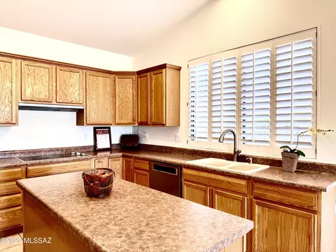 Kitchen - 63243 E Mountain Wood Dr, Tucson, AZ 85739 photo 3 of 5