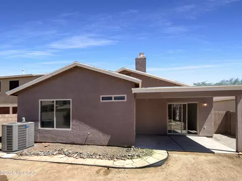 Exterior - 8758 E Mountain Spring Dr, Tucson, AZ 85747 photo 2 of 4