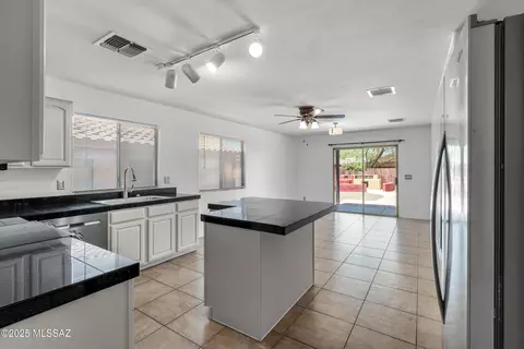 Kitchen - 9969 E Apache Rain Dr, Tucson, AZ 85748 photo 1 of 4