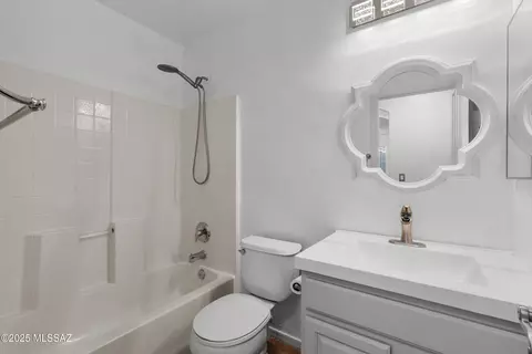 Bath - 9969 E Apache Rain Dr, Tucson, AZ 85748 photo 2 of 2