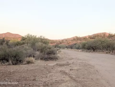 1043 S Garfield Pl, Vail, AZ 85641