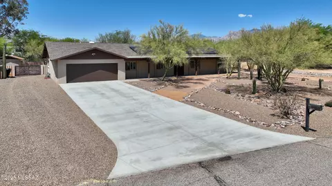 8142 N Modena Dr, Tucson, AZ 85742