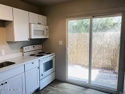 Kitchen - 310 E Jacinto St, Tucson, AZ 85705 photo 5 of 6