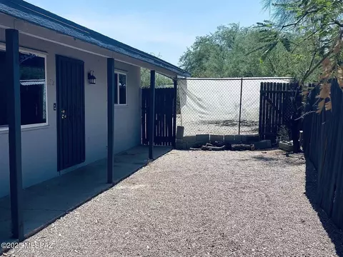 Exterior - 310 E Jacinto St, Tucson, AZ 85705 photo 7 of 7